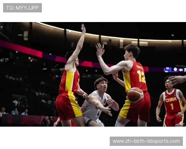 篮球比赛中如何利用空间优势为队友创造更好得分机会的策略